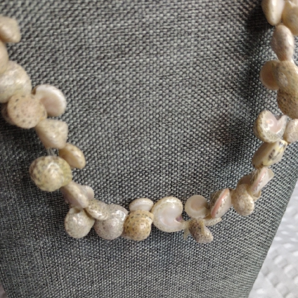 Vintage Hawaiian-Style SeaShell Lei Necklace - Picture 4 of 4